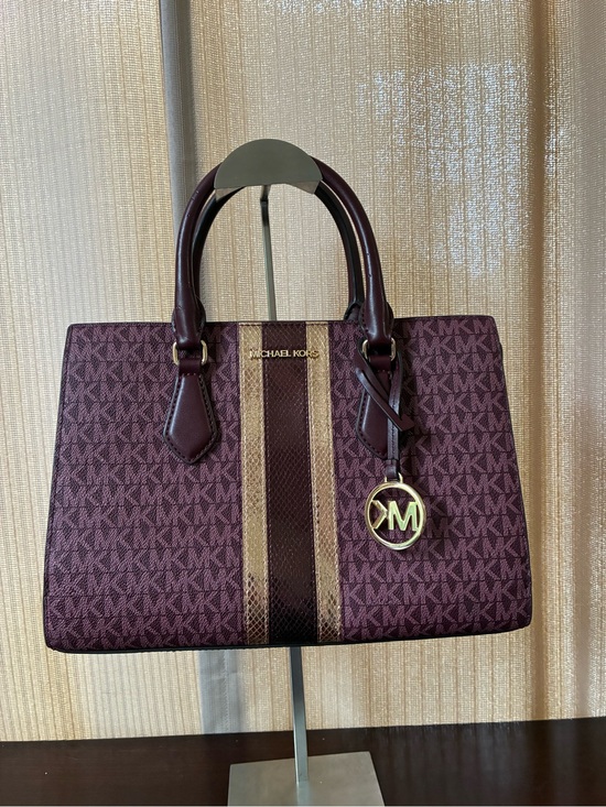 Michael Kors Handbags - Michael Kors Medium Sheila Satchel